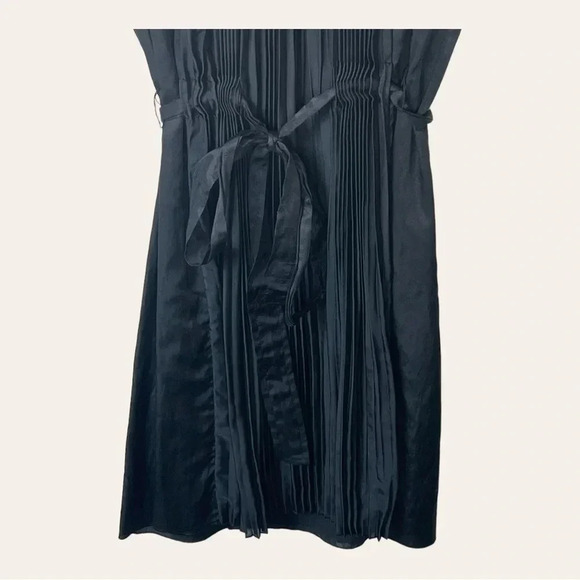 BANANA REPUBLIC MONOGRAM BLACK MINI DRESS SIZE 8 WITH PLEATS IN FRONT AND BACK - Picture 5 of 10